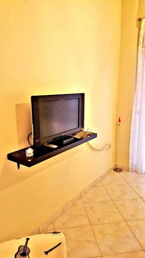 Cozy And Minimal Apartment Pireu Exterior foto