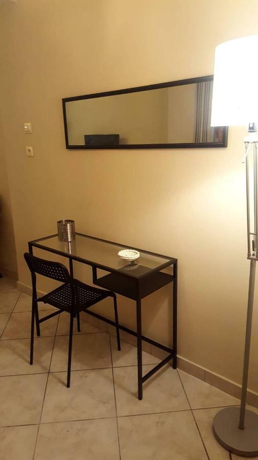 Cozy And Minimal Apartment Pireu Exterior foto