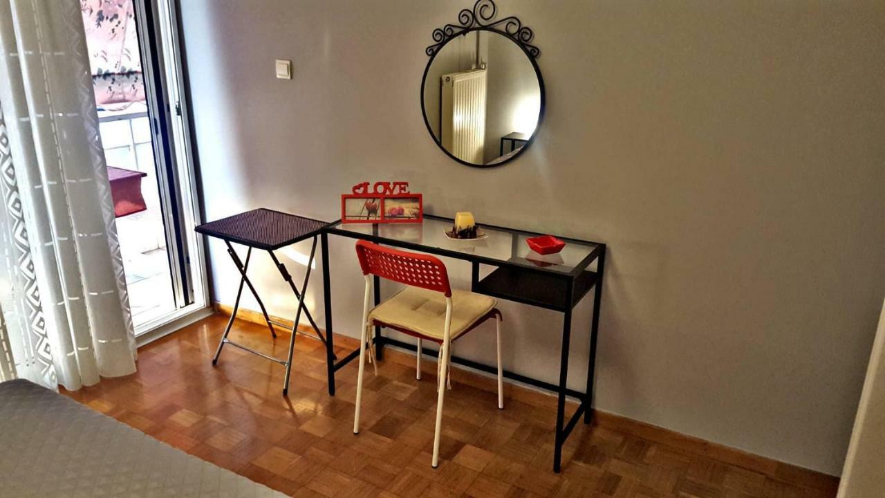 Cozy And Minimal Apartment Pireu Exterior foto